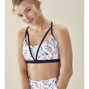 Fabletics Saoirse Sports Bra